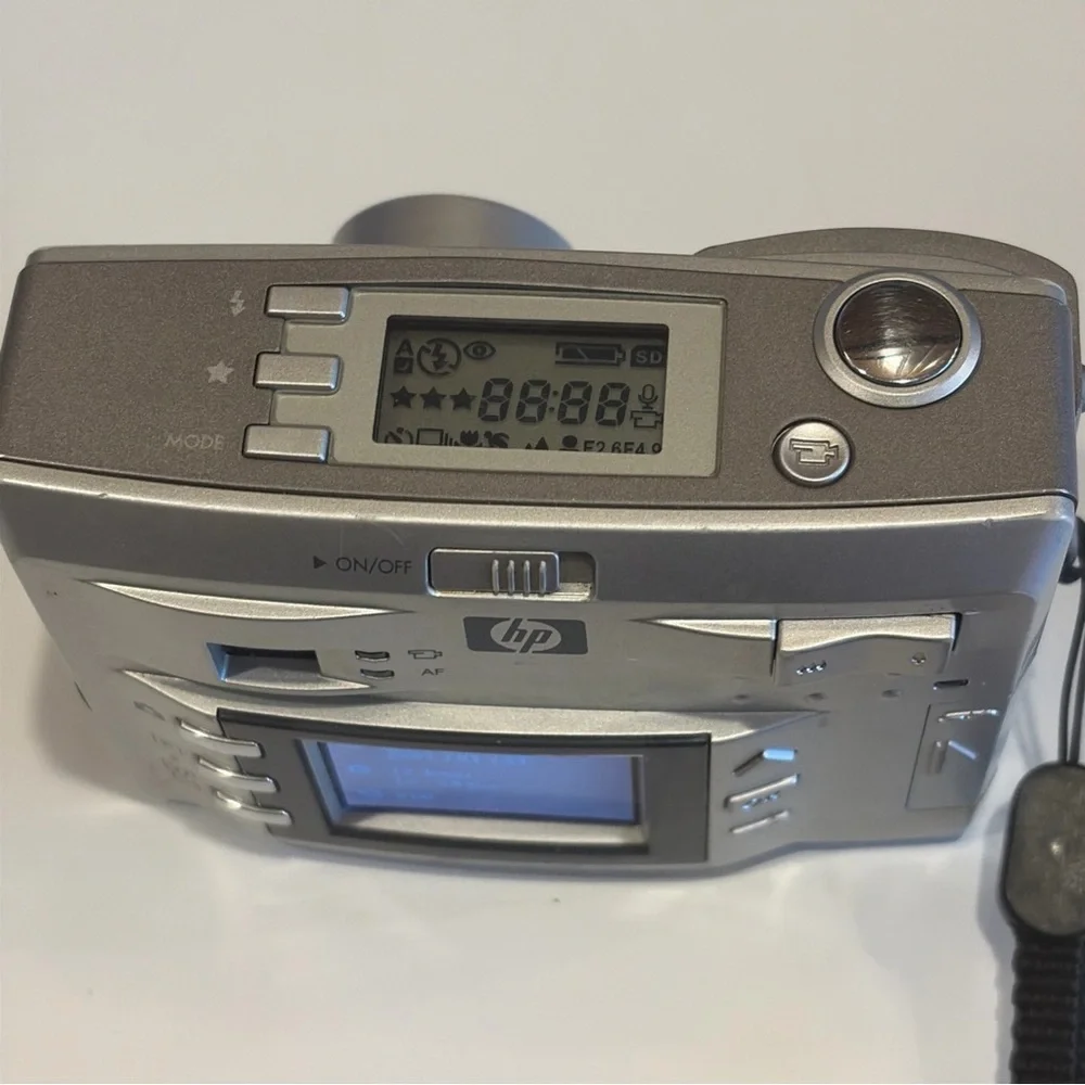 HP PhotoSmart 735 3.2MP 15x Zoom Digital Camera - Model Q2210A Tested & Working